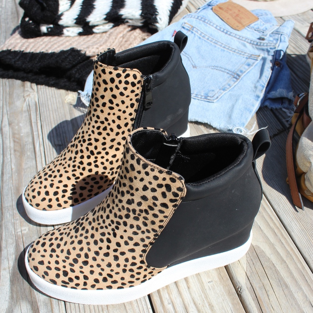 🆕️//Fall Favorite Collection// Wedge Sneaker - Picture 6 of 8